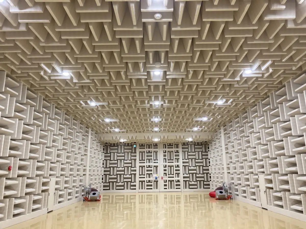 Huge hemi anechoic chamber with giant doors